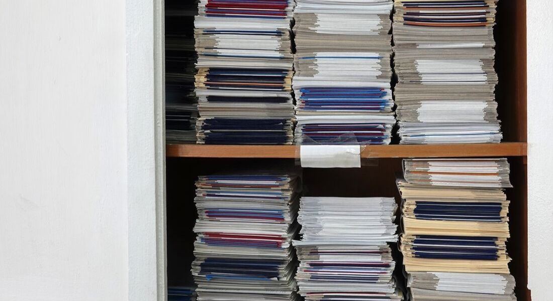 Kompleksowe przechowywanie dokumentów – dlaczego praca działu kadr i płac jest tak ważna?