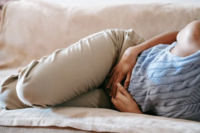 Bóle brzucha, wzdęcia, zgaga – kiedy warto pójść do gastrologa?