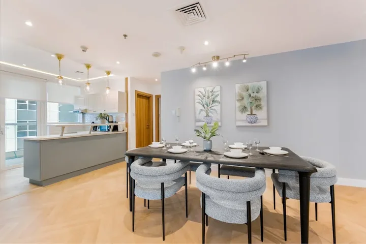 Kolory i materiały we wnętrzu nowoczesnym – trendy 2025/2026