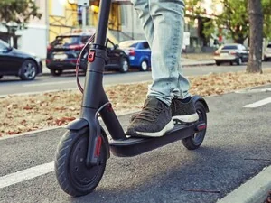 Hulajnoga elektryczna nie jest zabawką. 10-latek trafił do szpitala po wypadku - Aktualności Policja Mazowiecka