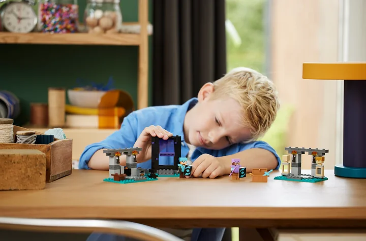 Obraz do artykułu: LEGO Minecraft jako narzędzie kreatywne – co daje dzieciom (i dorosłym) poza zabawą?