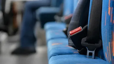Pasy w autokarze mogą uratować życie. Policja ostrzega przed martwym polem