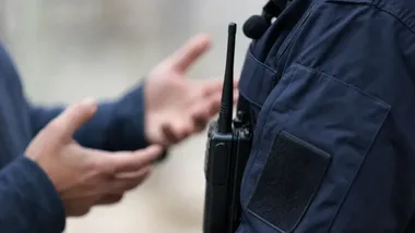 Dzielnicowy z Radzanowa doceniony za pomoc w rodzinnej sprawie