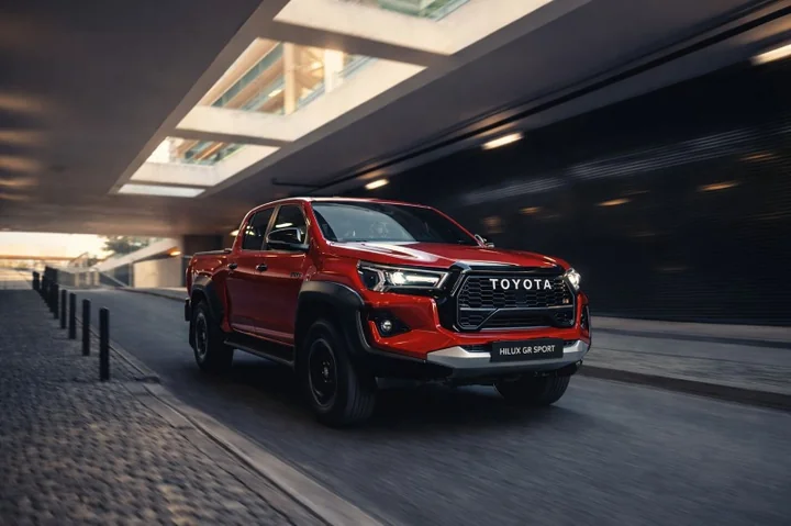 Obraz do artykułu: Nowa Toyota Hilux – czym się wyróżnia? Czy warto w nią zainwestować?
