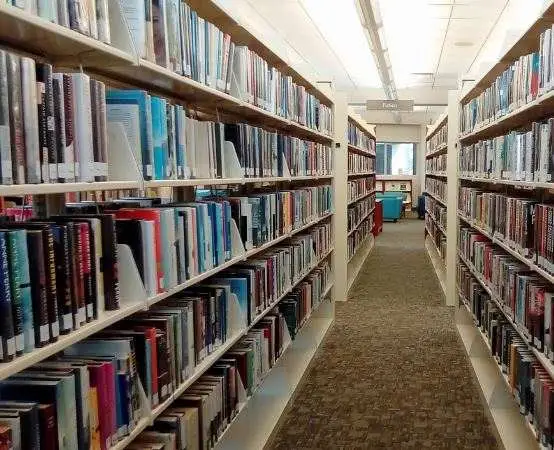 FERIE z eMką w Książnicy Płockiej - warsztaty, VR, retro i kino rodzinne