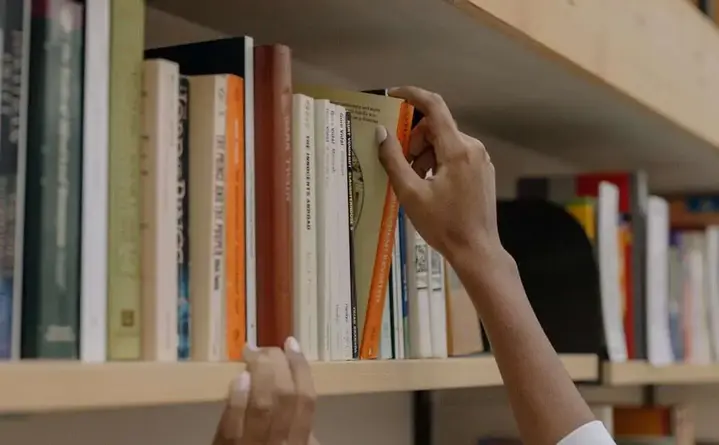 Zimowy las w bibliotece - pierwszaki odkrywają zwierzęce tajemnice