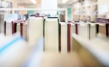 Pszczoły, książka i małe ręce - biblioteka zamieniła się w ekologiczną pracownię