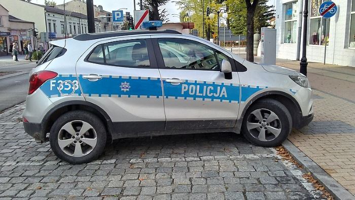 Policja Płock: Nieodpowiedzialny ojciec za kierownicą. Bez uprawnień, ale z pięciorgiem dzieci