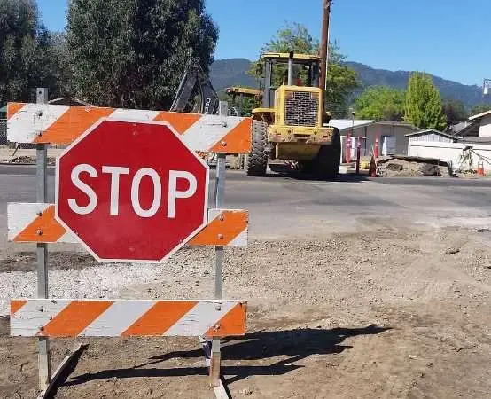 Prace drogowe w Płocku - gdzie będą utrudnienia i które kursy autobusów zmienią trasę