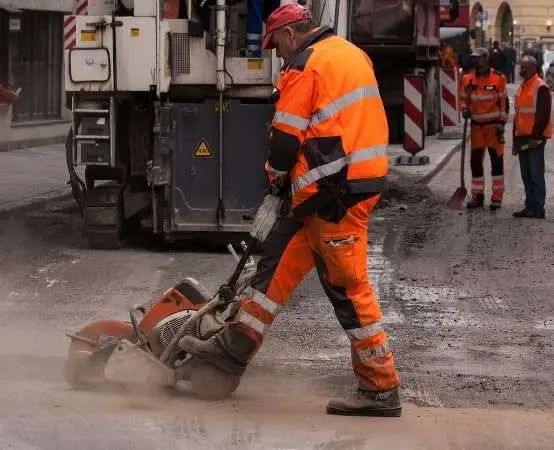 Remonty, zwężenia i objazdy w mieście - prace drogowe na kilku osiedlach