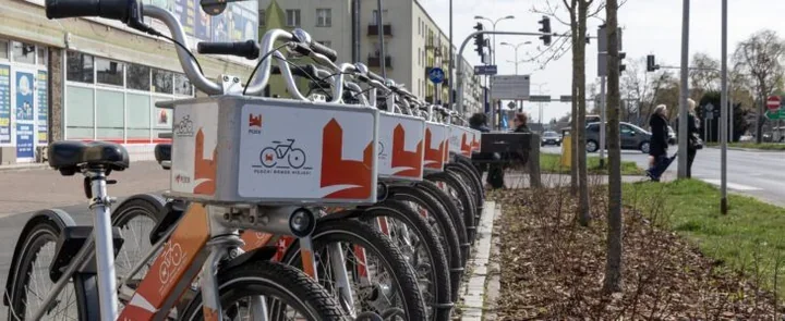 Koparki, objazdy i nowe stacje roweru miejskiego na wielu ulicach Płocka