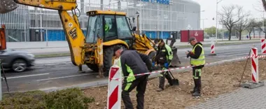 Przy Orlen Arenie powstaje szersze przejście, a jezdnia zostanie zwężona