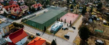 Odświeżony Orlik na Winiarach – boiska, siłownia i panele fotowoltaiczne
