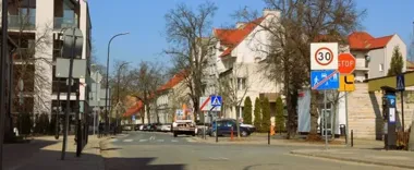 Uliczny front robót rozrósł się w Płocku i zmienia kurs autobusu 20