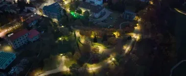 Park Abisynia zyskał oświetlenie. Stanęły tam 52 latarnie