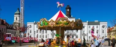 Stary Rynek rozkwita – jarmark, wielkanocne pisanki i wesołe miasteczko przez dwa tygodnie