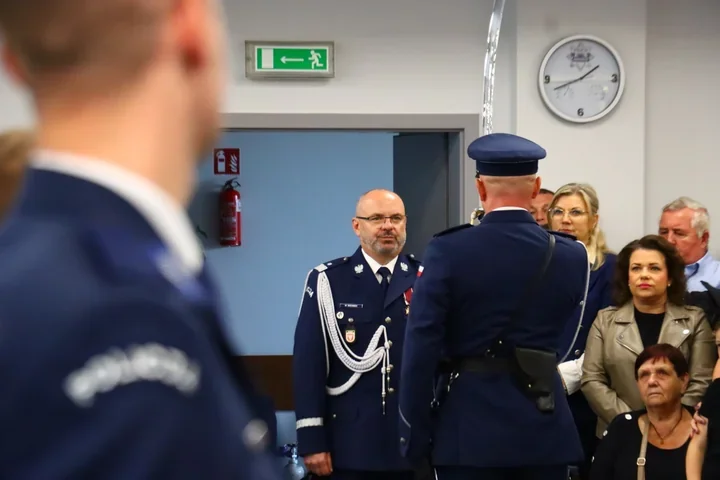 19 nowych policjantów z Mazowsza złożyło ślubowanie. Były też odznaczenia