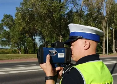Płocka drogówka zatrzymała prawo jazdy. Kierowca pędził o 61 km/h za szybko