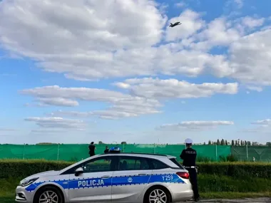 Tysiące osób na płockim lotnisku. Policja pilnowała bezpieczeństwa