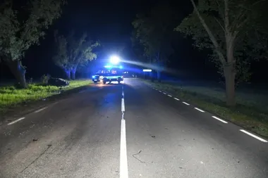 Wyprzedzanie na krajowej 60-tce skończyło się w rowach i szpitalu