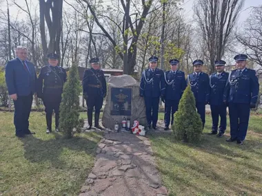 Znicze na terenie płockiej komendy przypomniały o zbrodni sprzed 86 lat