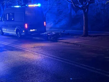 Upadek na drodze dla rowerów skończył się szpitalem i policyjną kontrolą