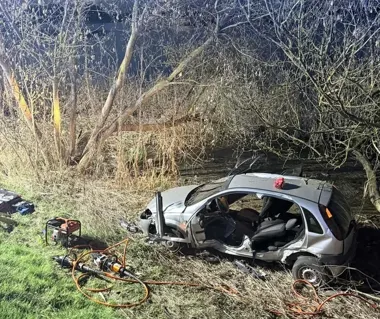 Jedna chwila i Opel wylądował w Wiśle - 20-latek trafił do szpitala