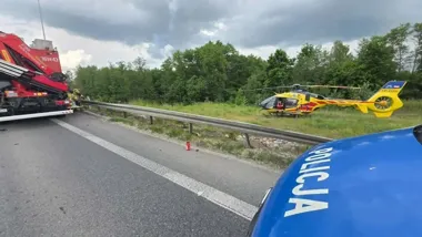 Renault zawisł nad przepaścią, potem runął w dół. Dwaj mężczyźni nie mieli szans