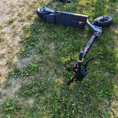 Szpital po przejażdżce hulajnogą - dwie 14-latki bez kasku